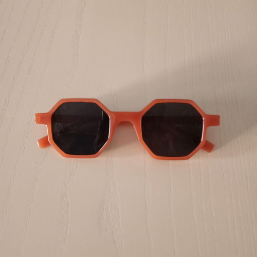 Sunglasses with hexagonal orange frame new