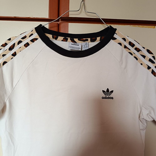 Adidas women's t-shirt like new, size M
