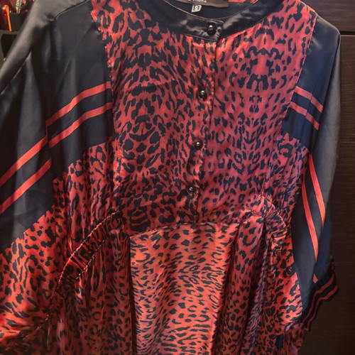 Junona shirt like new, black and red with striking design