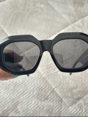 Matí Matí El Gio sunglasses like new, black