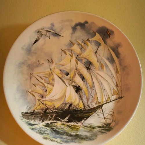 Decorative hand-painted platters like new, set of 2