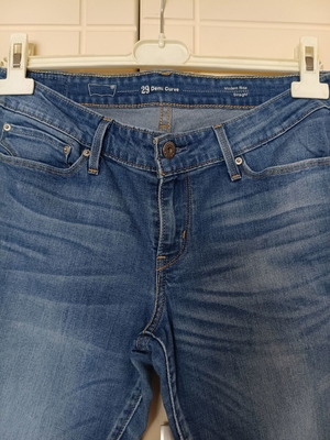 Levi's Demi Curve women's jeans like new, size 29, medium wash