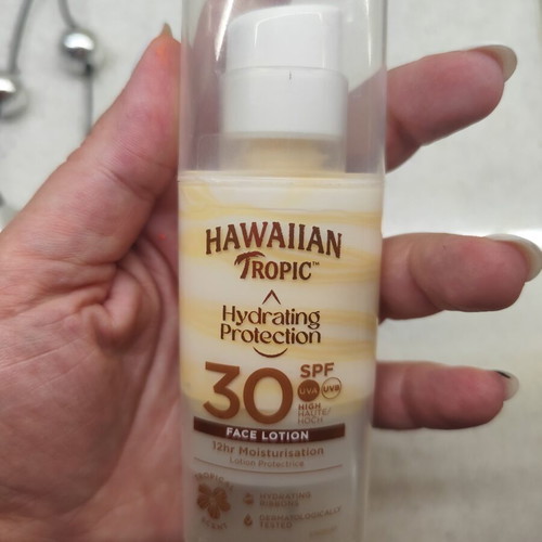 Hawaiian Tropic Face Lotion 30SPF like new