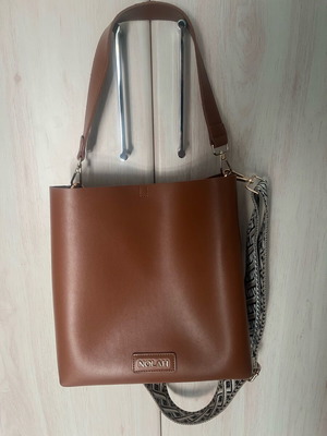 Nolah shoulder bag tan like new