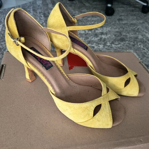 Latin leather suede sandals size 39 used, yellow
