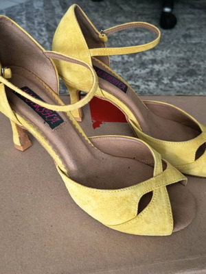 Latin leather suede sandals size 39 used, yellow