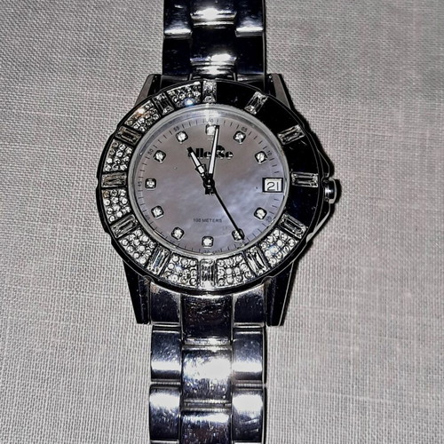 Ellesse women's watch like new with steel case and bracelet