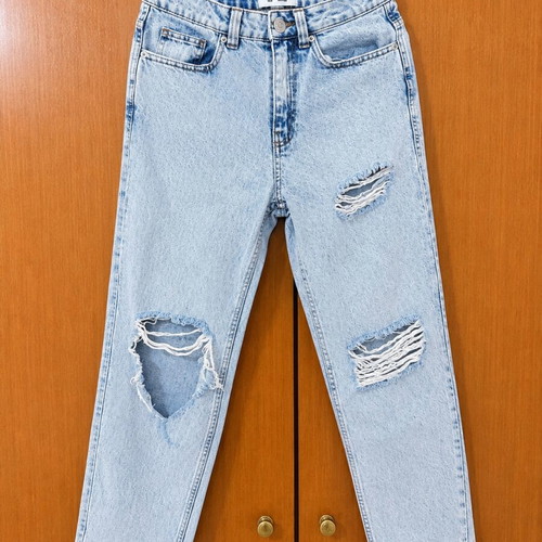 Terranova mom jeans size 38 used, light washed denim with rips