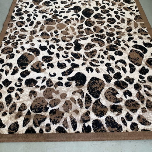 Large animal print rug 230x160 like new