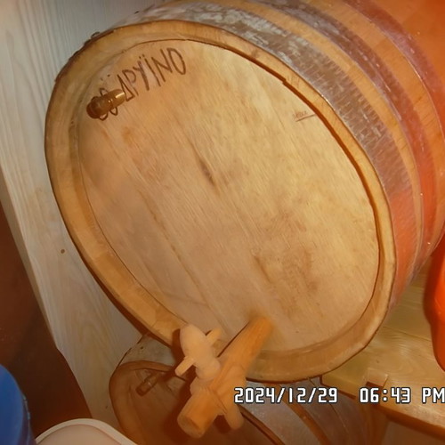 Wooden oak barrel 30 liters used with stand and wooden tap