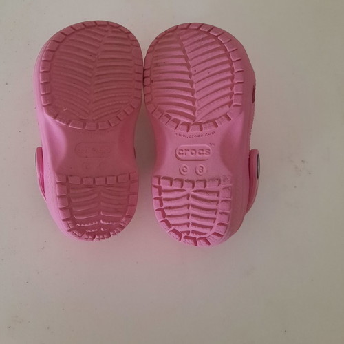 Crocs clogs pink for girls size 6 used