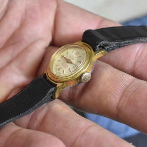 Venus Vintage 19 Rubis Antimagnetic Women's Wristwatch Swiss Made used for repair