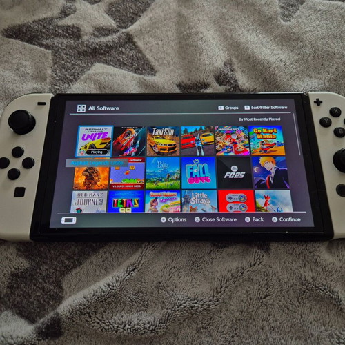 Nintendo Switch OLED конзола комплект като нов с джойкон и волан