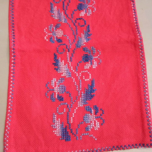 Table linens large and small with 2 napkins new