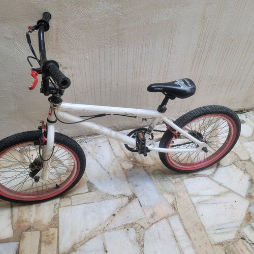 Bullet bicycle like new with new tires, white men's BMX