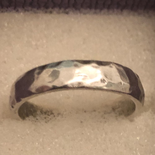Silver hammered wedding ring new, diameter 17mm