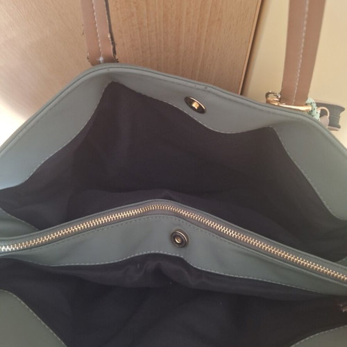School bag like new, green color