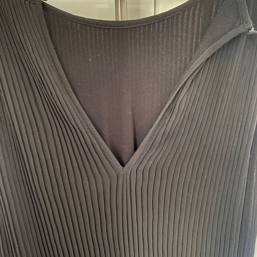 Massimo Dutti black top like new, size small, pleated design