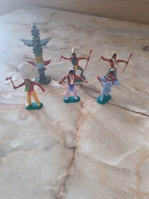 Timpo set of 5 Indian figures and 1 totem