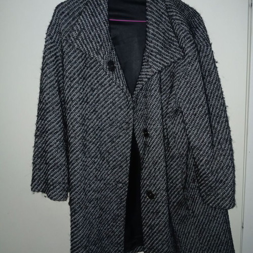Sisley coat like new, herringbone pattern, black and grey