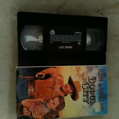Errol Flynn Dodge City videocassette like new, adventure