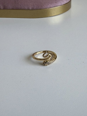 Ring like new, gold color