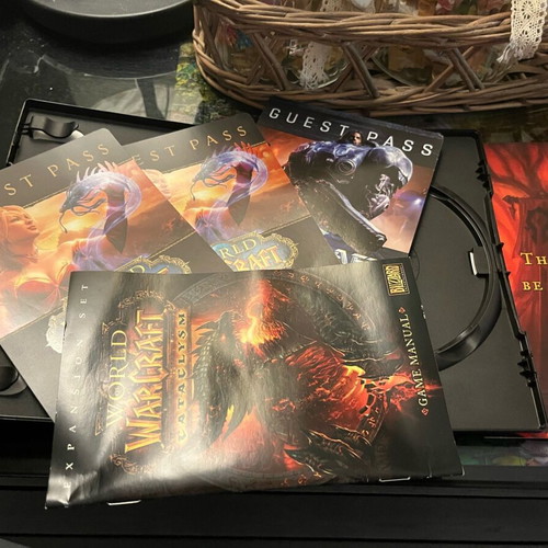 World of Warcraft Wrath of the Lich King box and case used, collectible