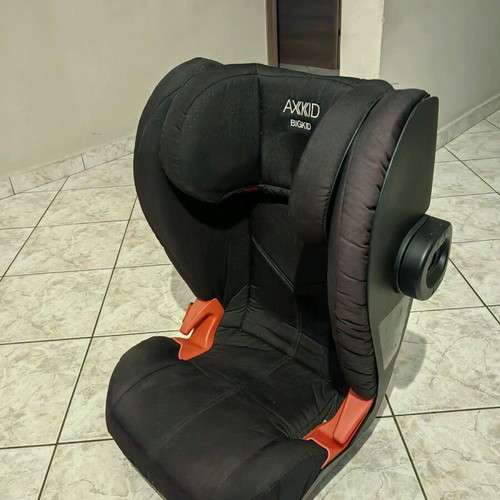 Axkid Bigkid car seat like new with side impact protection 12-36 kg