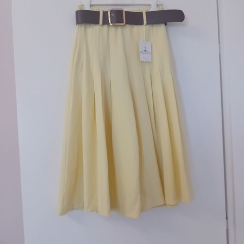 Short yellow pants