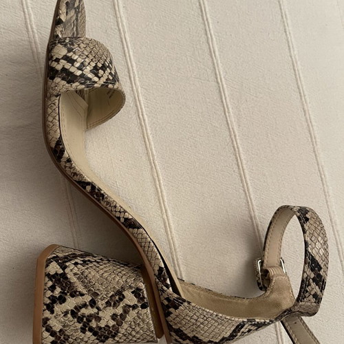 Bershka high-heeled sandals animal print snake pattern 8cm ankle strap like new