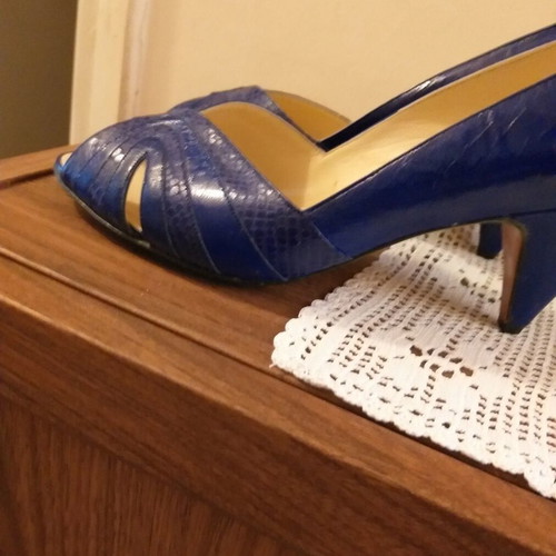 Pumps like new size 37 blue roua with unique design