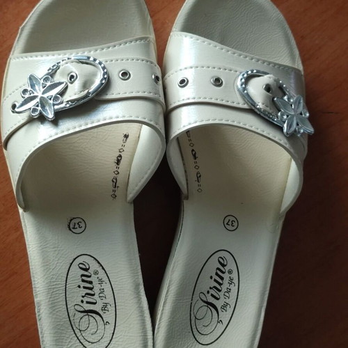 Divine by Da-ye women's anatomical slippers new, size 37, ecru white