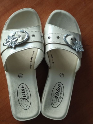Divine by Da-ye women's anatomical slippers new, size 37, ecru white