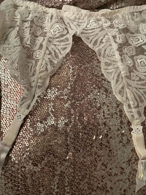 Charnos lace garter light beige like new