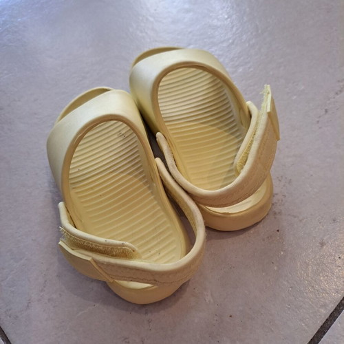 Zara kids sandals size 25 like new, yellow rubber with adjustable strap