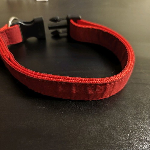 Velvet dog collar medium size like new, red
