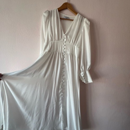 Midi dress white romantic with buttons and puff sleeves like new