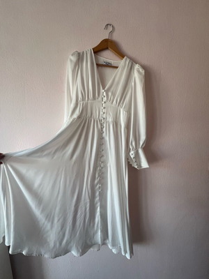Midi dress white romantic with buttons and puff sleeves like new