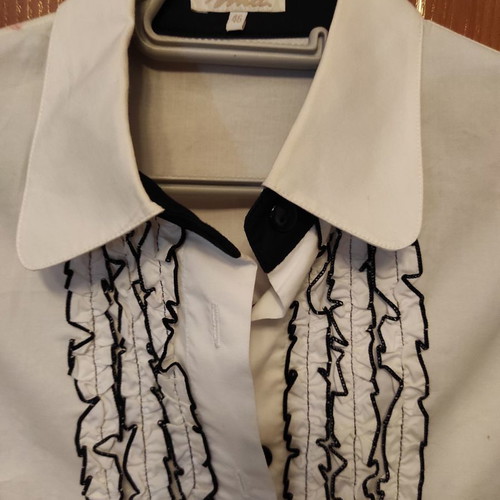 Mia white shirt like new, size M
