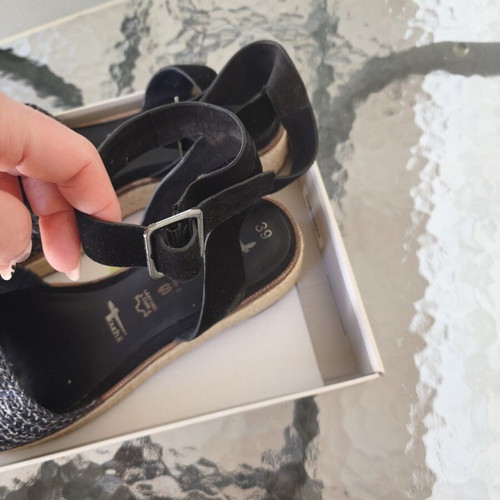 Tamaris sandals like new, size 39, black and white