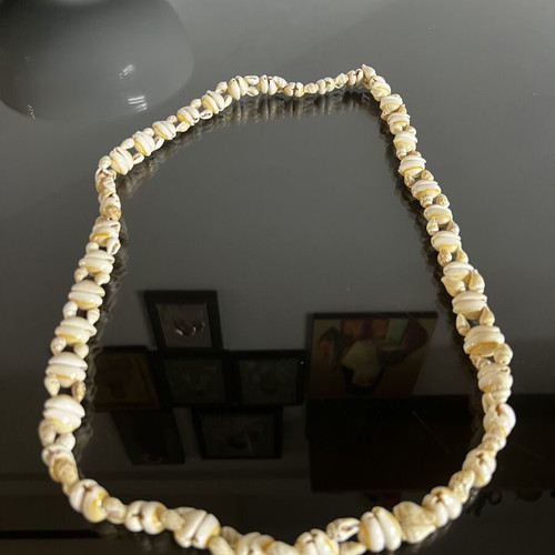 Necklace with ceramic shells like new, long, ecru and yellow shades