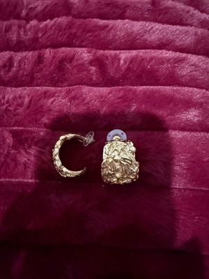 Σκουλαρίκια καινούργια σε χρυσαφί χρώμα