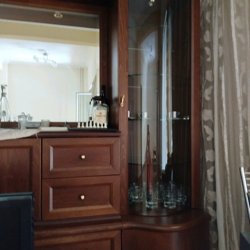Buffet like new, disassemblable, with or without display cabinet