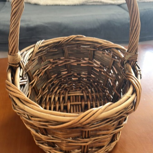 Deep basket new for wine, chocolates, nuts, small decorations