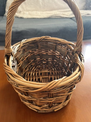 Deep basket new for wine, chocolates, nuts, small decorations