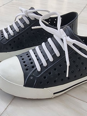 Beach shoes like new, unisex size 41, black and white