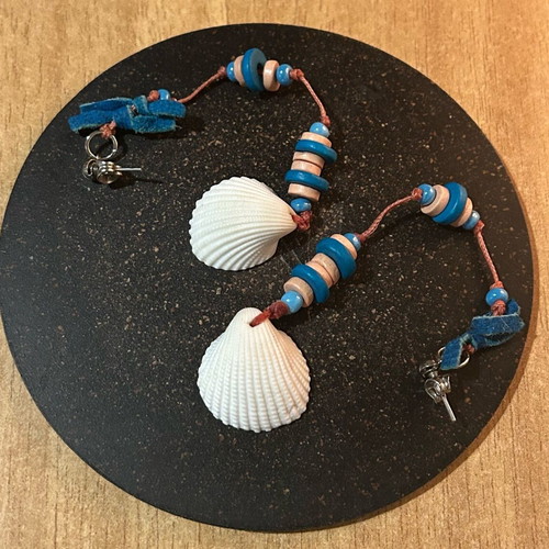 Dangling shell earrings with beads new