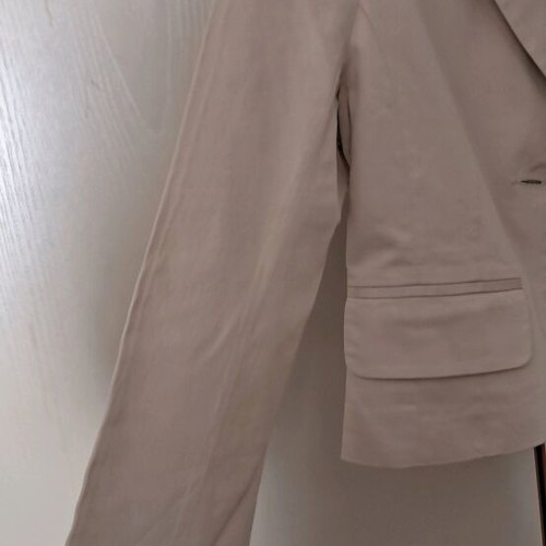 Anna Riska Cropped Slim Fit Blazer Size M like new, beige