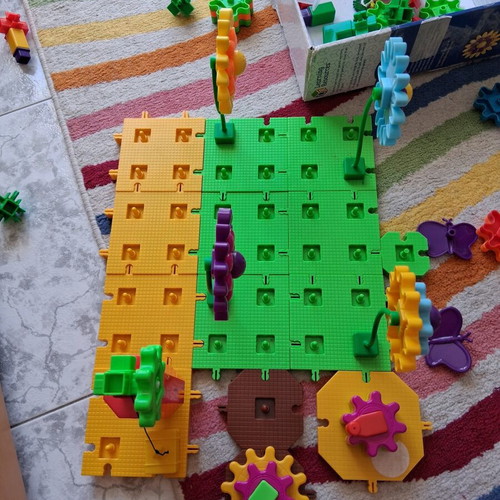 Build & Bloom Building Set like new with extra pieces