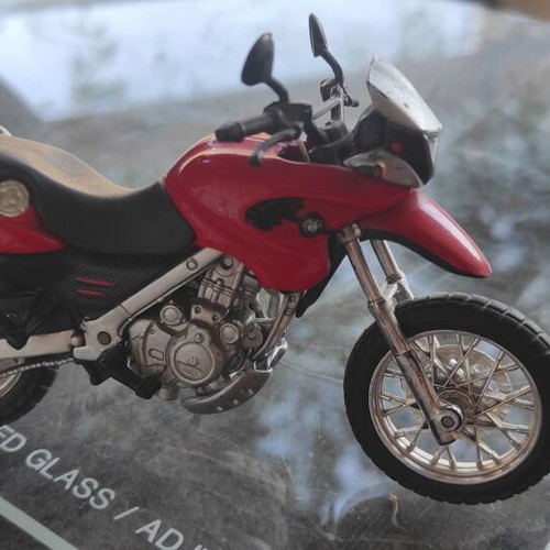 Maisto 2-Wheelers 1:18 BMW F650GS metal motorcycle model used